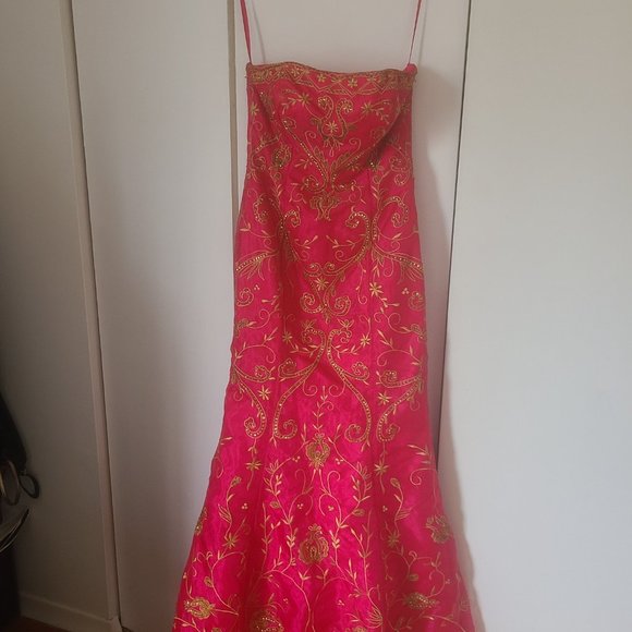 Dress - Picture 3 of 5